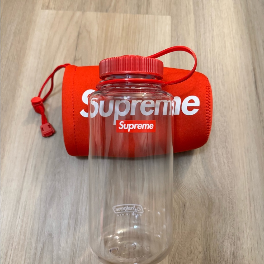 Supreme x Nalgene 32 oz. Bottle BPA Free - Brand New - Picture 2 of 11